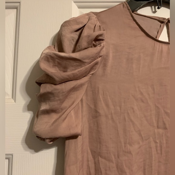 Woman’s blouse - Picture 3 of 6